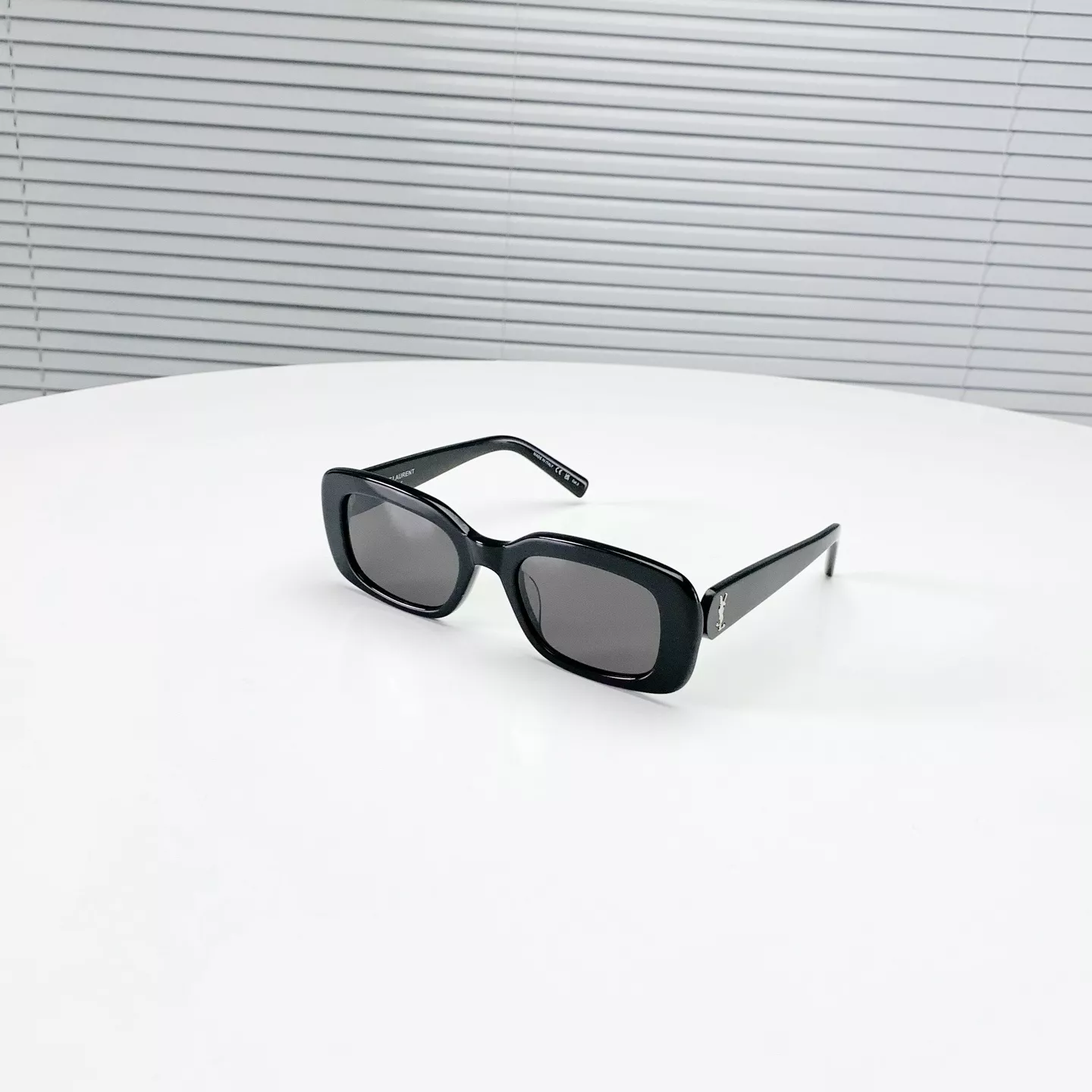 입생로랑 SLM130/F YSL 로고 슬림 렉탱글 선글라스 상세 이미지 23