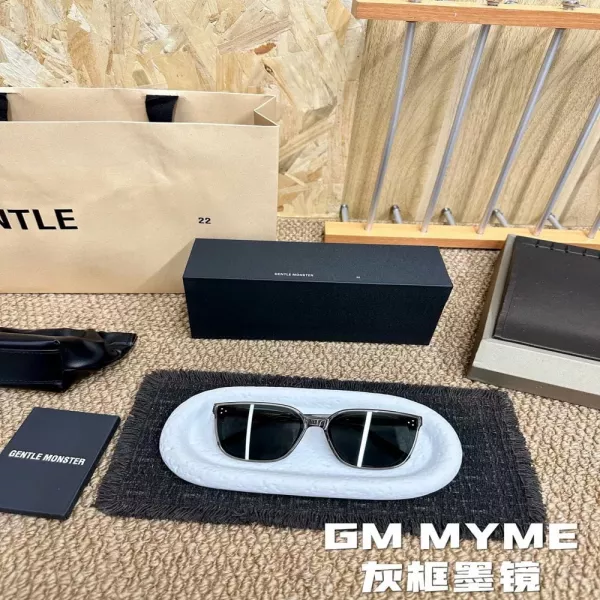 젠틀몬스터 그레이 프레임 블랙 렌즈 편광 선글라스