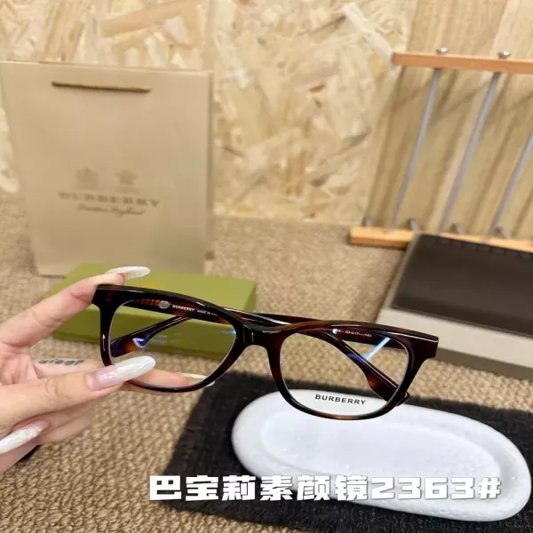 버버리 체크 디테일 보드 캣아이 안경테