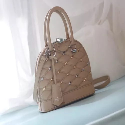 루이비통 알마 BB 퀼팅 램스킨 스터드 토트백