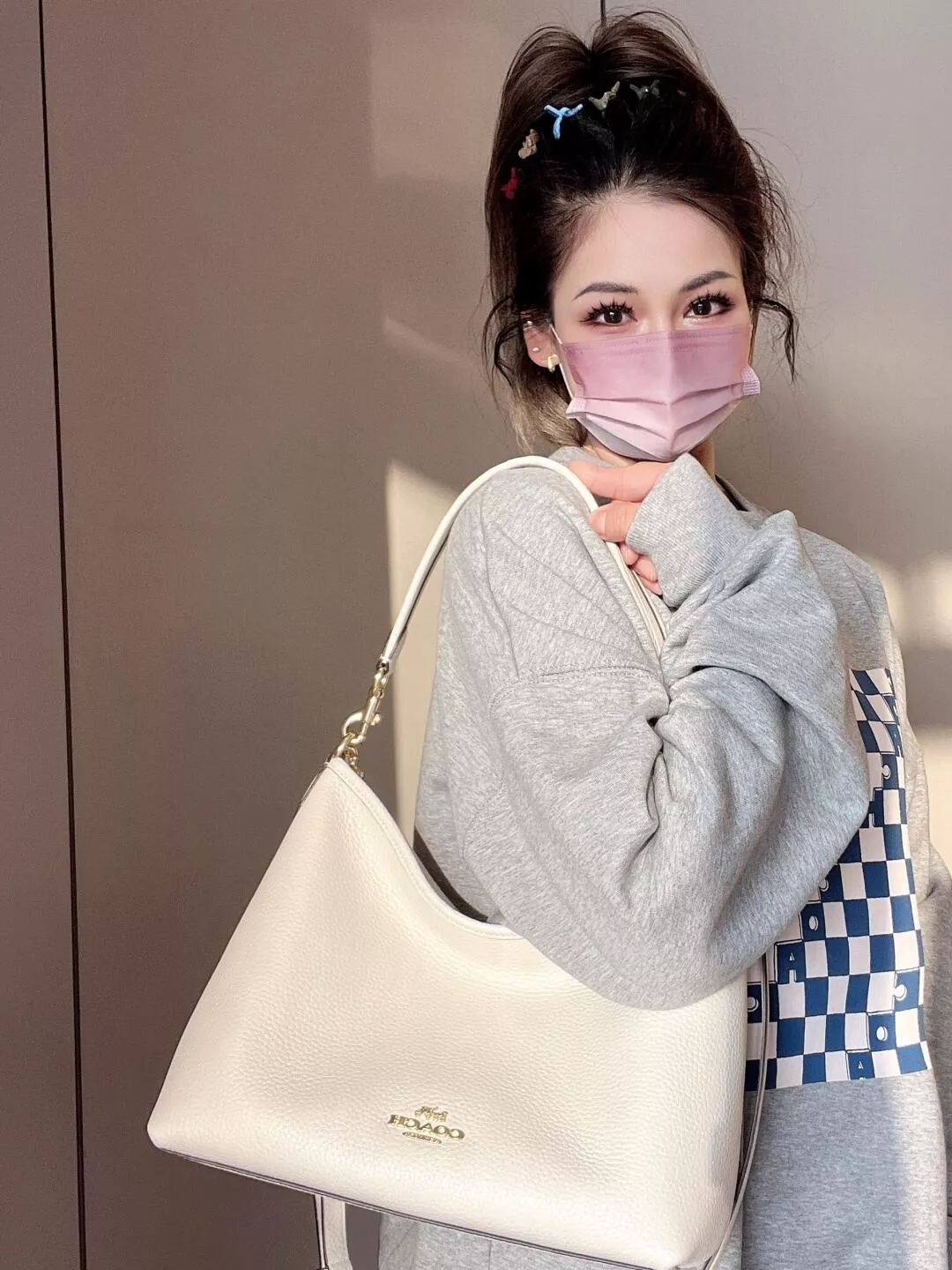 코치 로렐 시그니처 레더 지퍼 호보백 상세 이미지 82