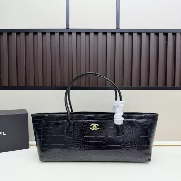 샤넬 크로커 엠보 세르프 토트백