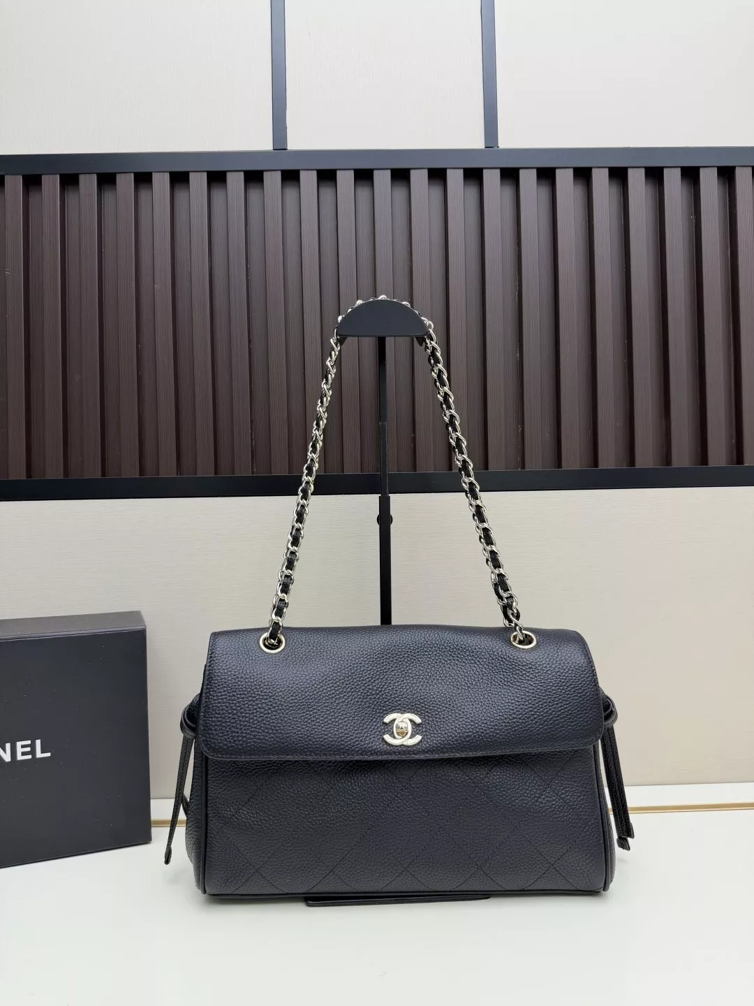 샤넬 더블 C 로고 토고 가죽 숄더백 상세 이미지 1