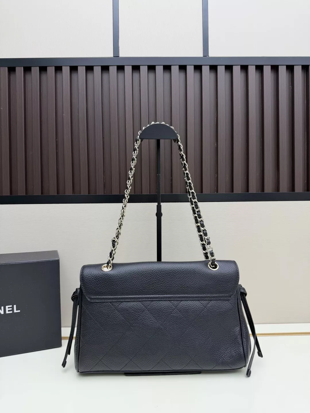 샤넬 더블 C 로고 토고 가죽 숄더백 상세 이미지 2