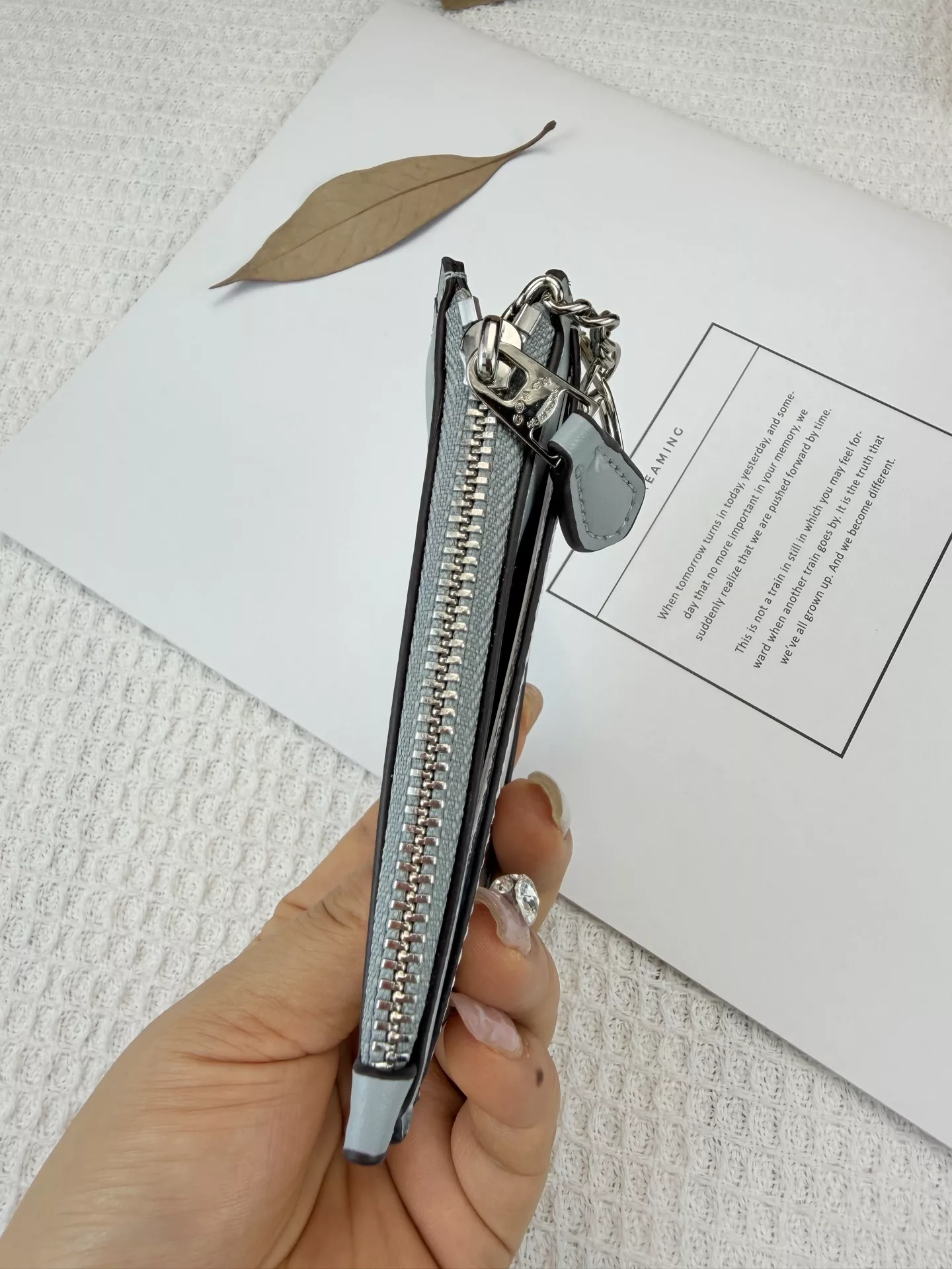 코치 시그니처 프린트 키링 지퍼 동전지갑 상세 이미지 7