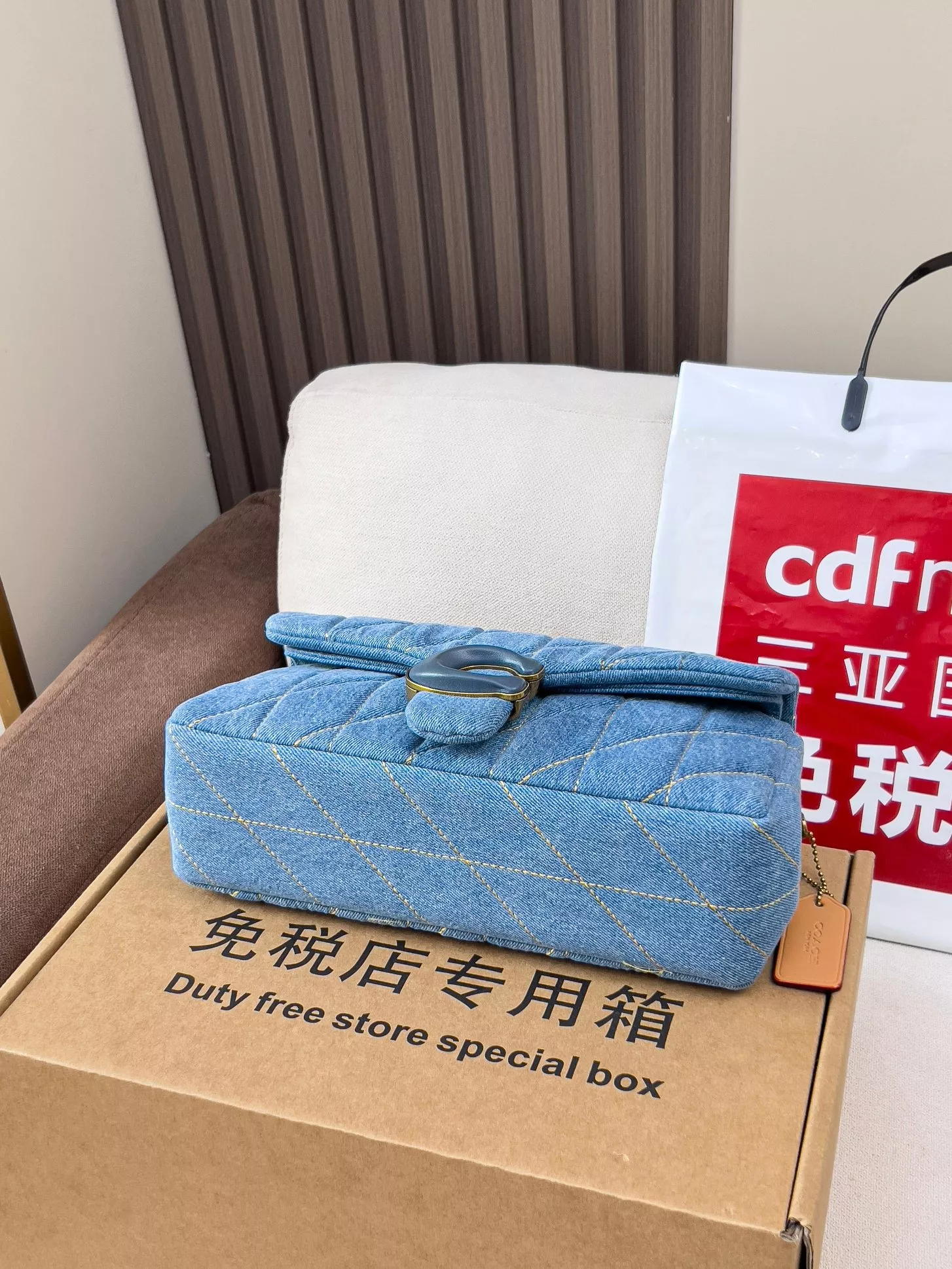 코치 태비 20 퀼팅 체인 스트랩 숄더백 상세 이미지 3