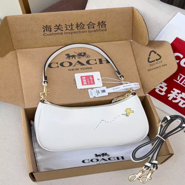 코치 테리 반달 지퍼 숄더백