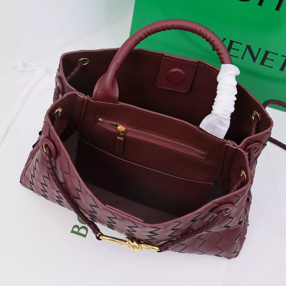 보테가베네타 안디아모 스몰 이스트웨스트 인트레치아토 토트백 상세 이미지 6