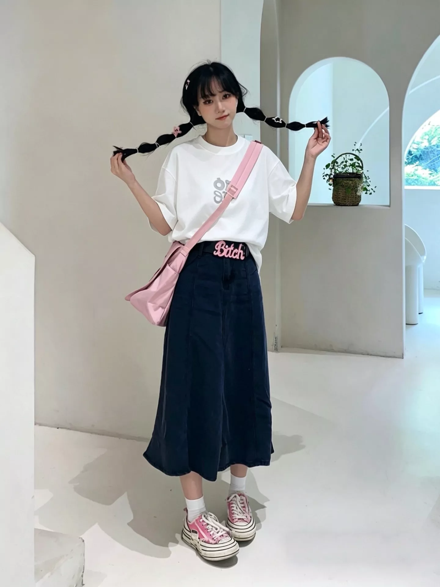 로에베 온 협업 로고 프린트 디스트레스 반팔 티셔츠 상세 이미지 16