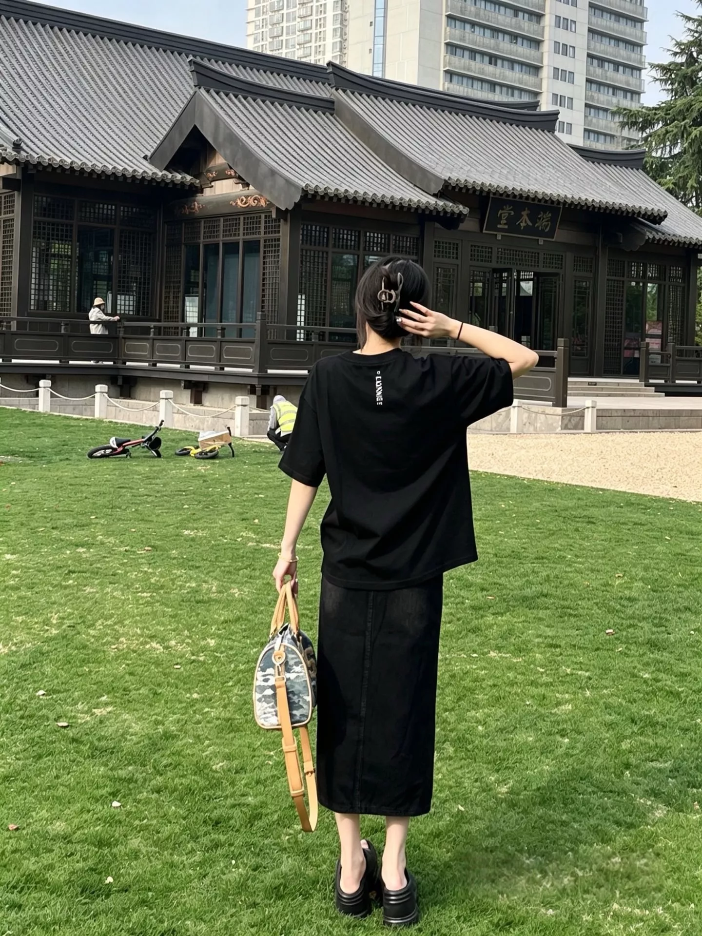 로에베 온 협업 로고 프린트 디스트레스 반팔 티셔츠 상세 이미지 22