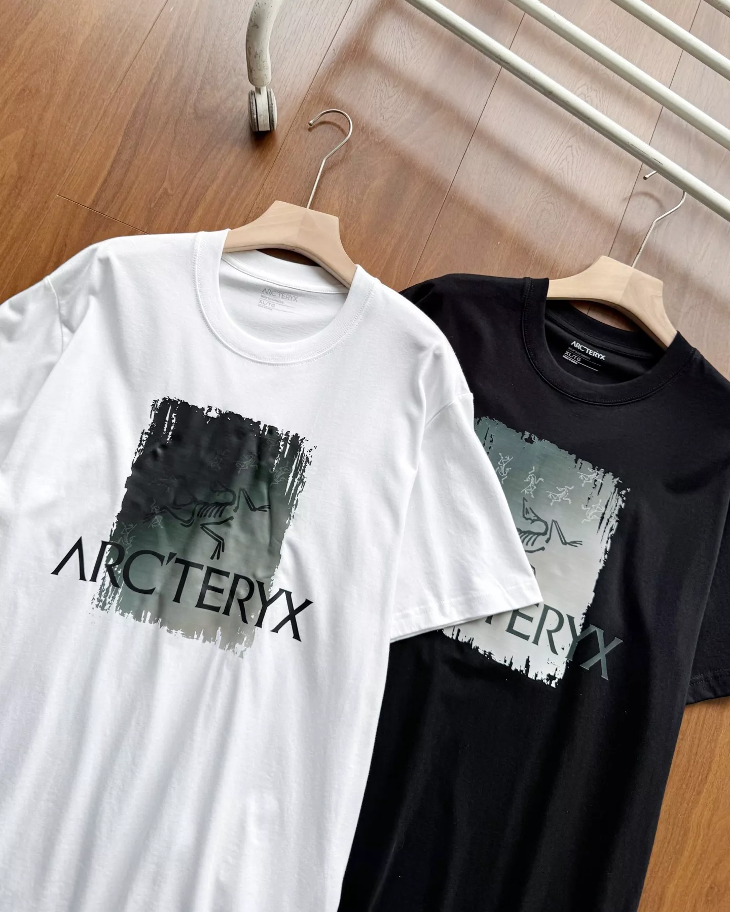 아크테릭스 프린트 루즈핏 코튼 반팔 티셔츠 상세 이미지 7