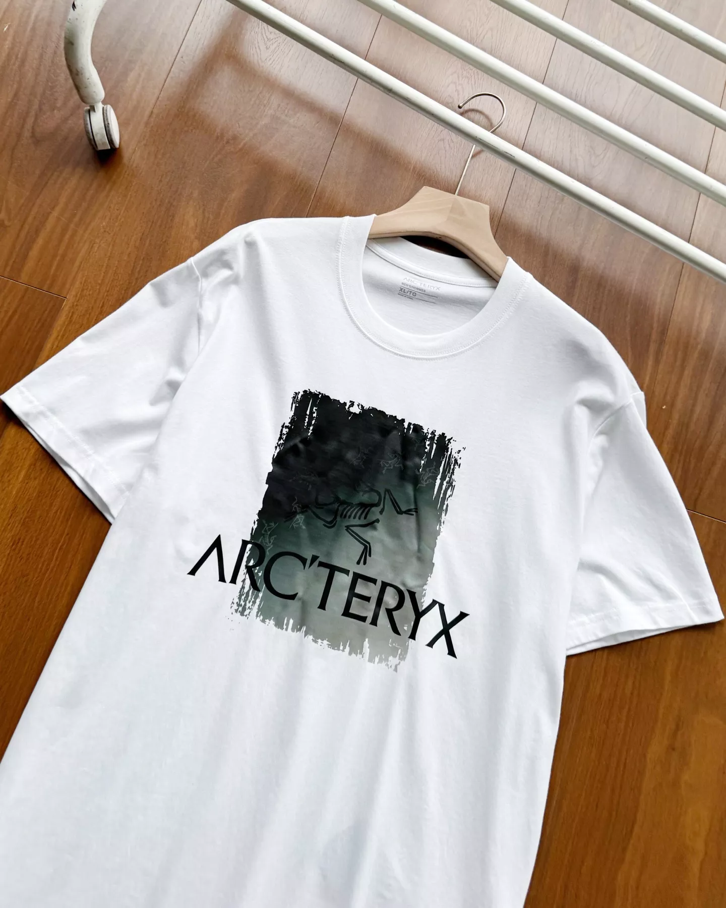 아크테릭스 프린트 루즈핏 코튼 반팔 티셔츠 상세 이미지 17
