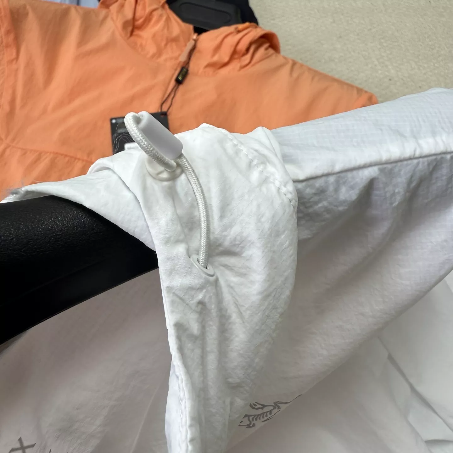 아크테릭스 경량 쿨링 후드 집업 스킨 재킷 상세 이미지 18
