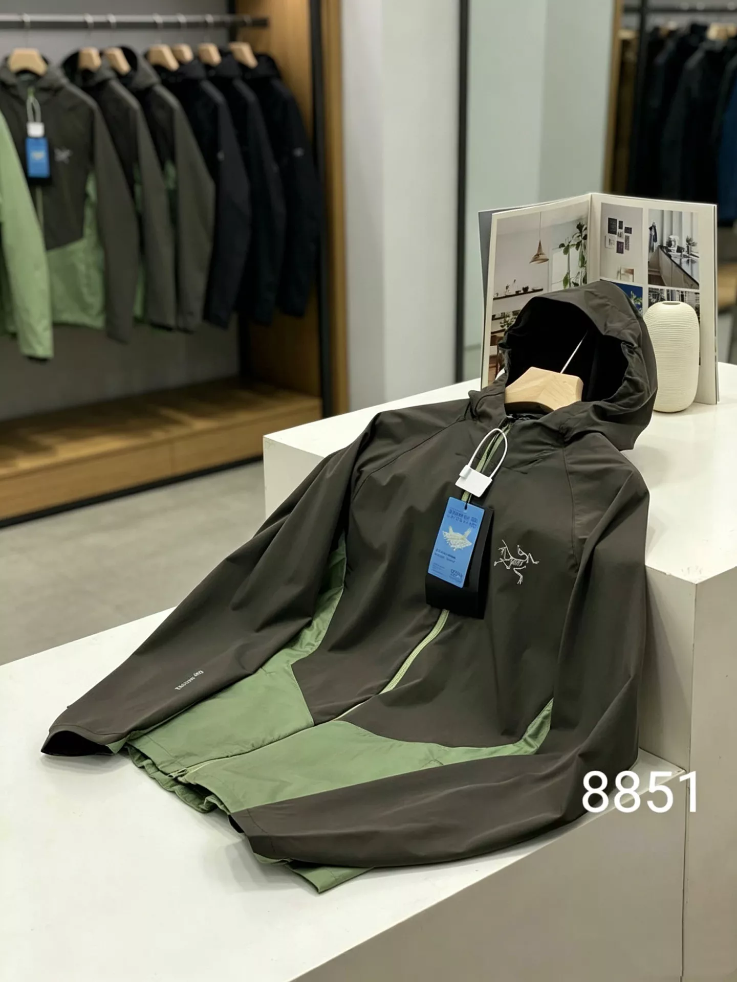 아크테릭스 고어텍스 경량 배색 후드 집업 재킷 상세 이미지 3