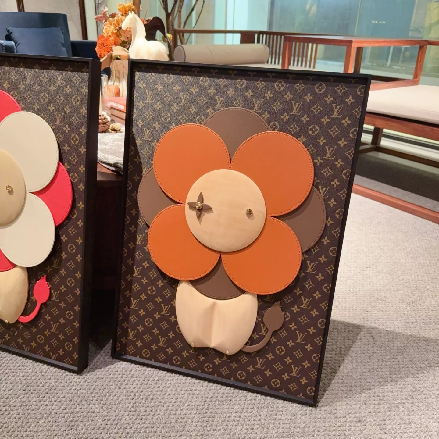 루이비통 비비엔 모노그램 입체 플라워 장식 액자 상세 이미지 3