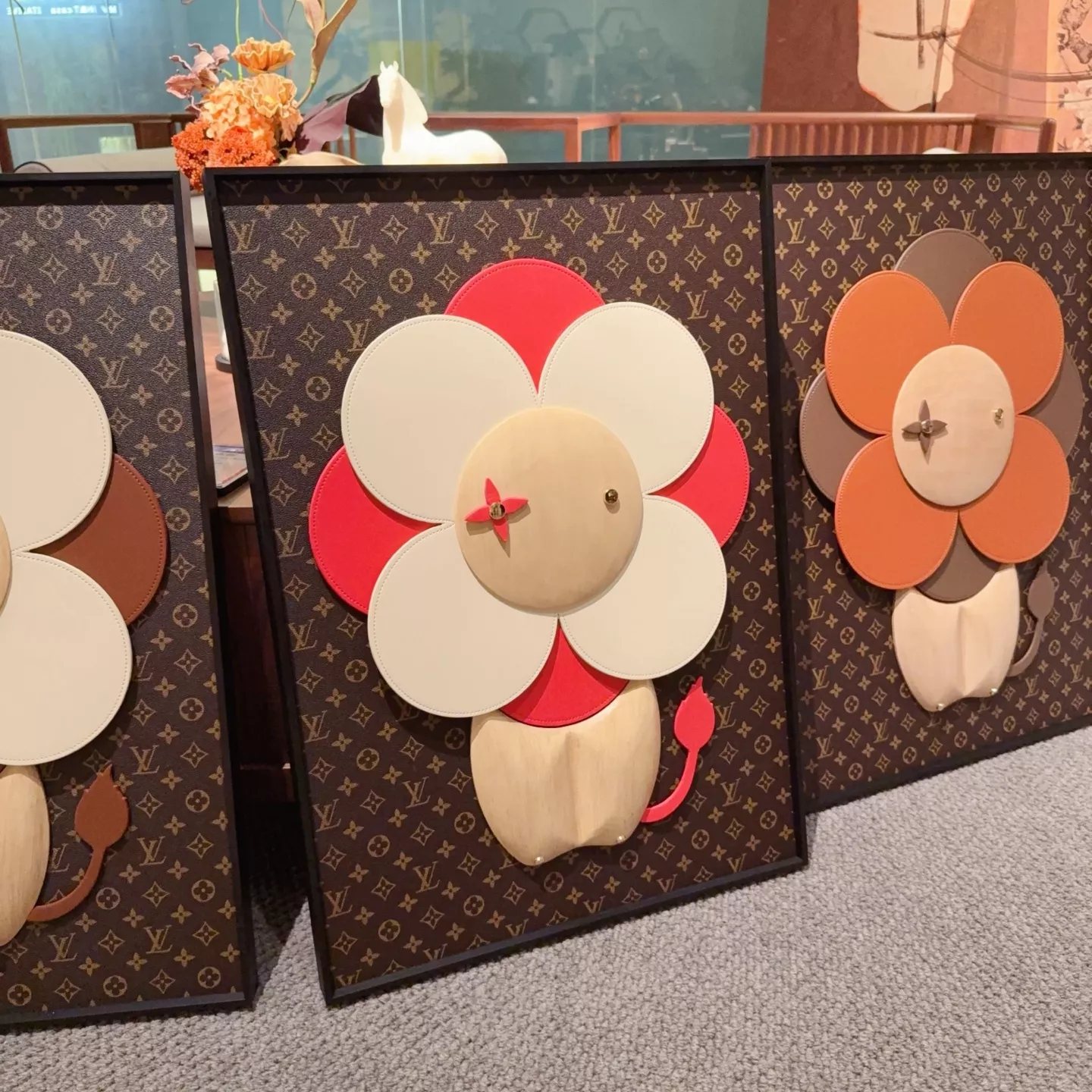 루이비통 비비엔 모노그램 입체 플라워 장식 액자 상세 이미지 4