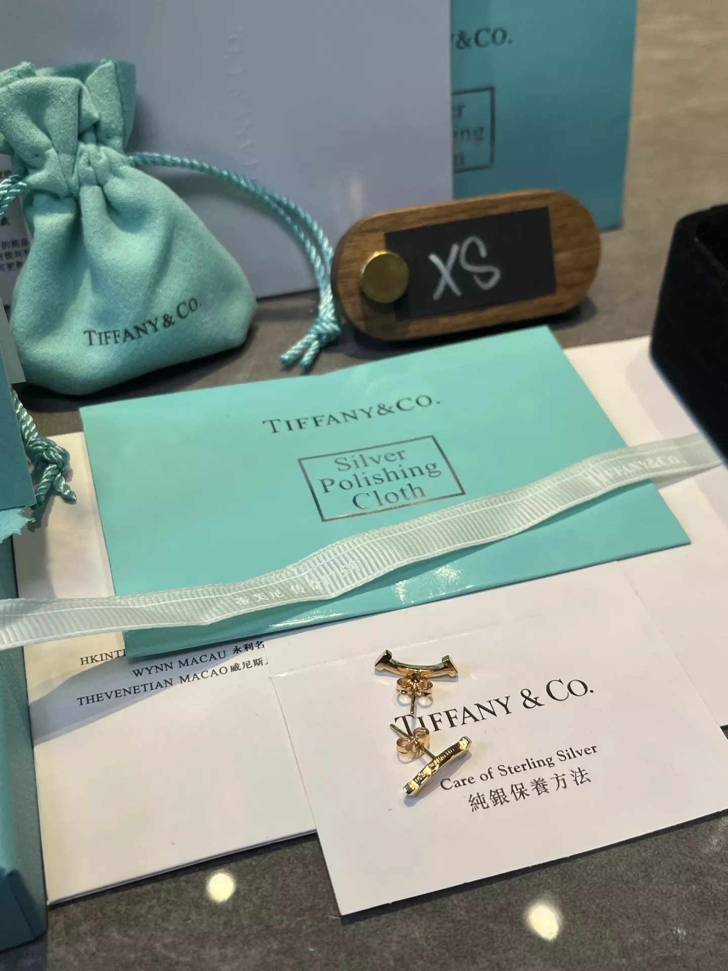 티파니앤코 스마일 모티프 비즈 엣지 이어링 상세 이미지 8