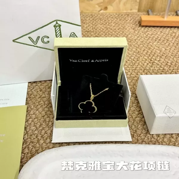 반클리프아펠 알함브라 클로버 모티브 롱 목걸이