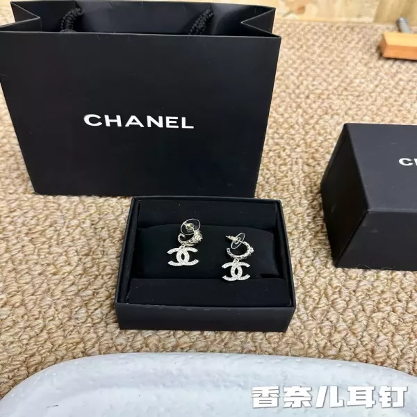 샤넬 로고 드롭 이어링