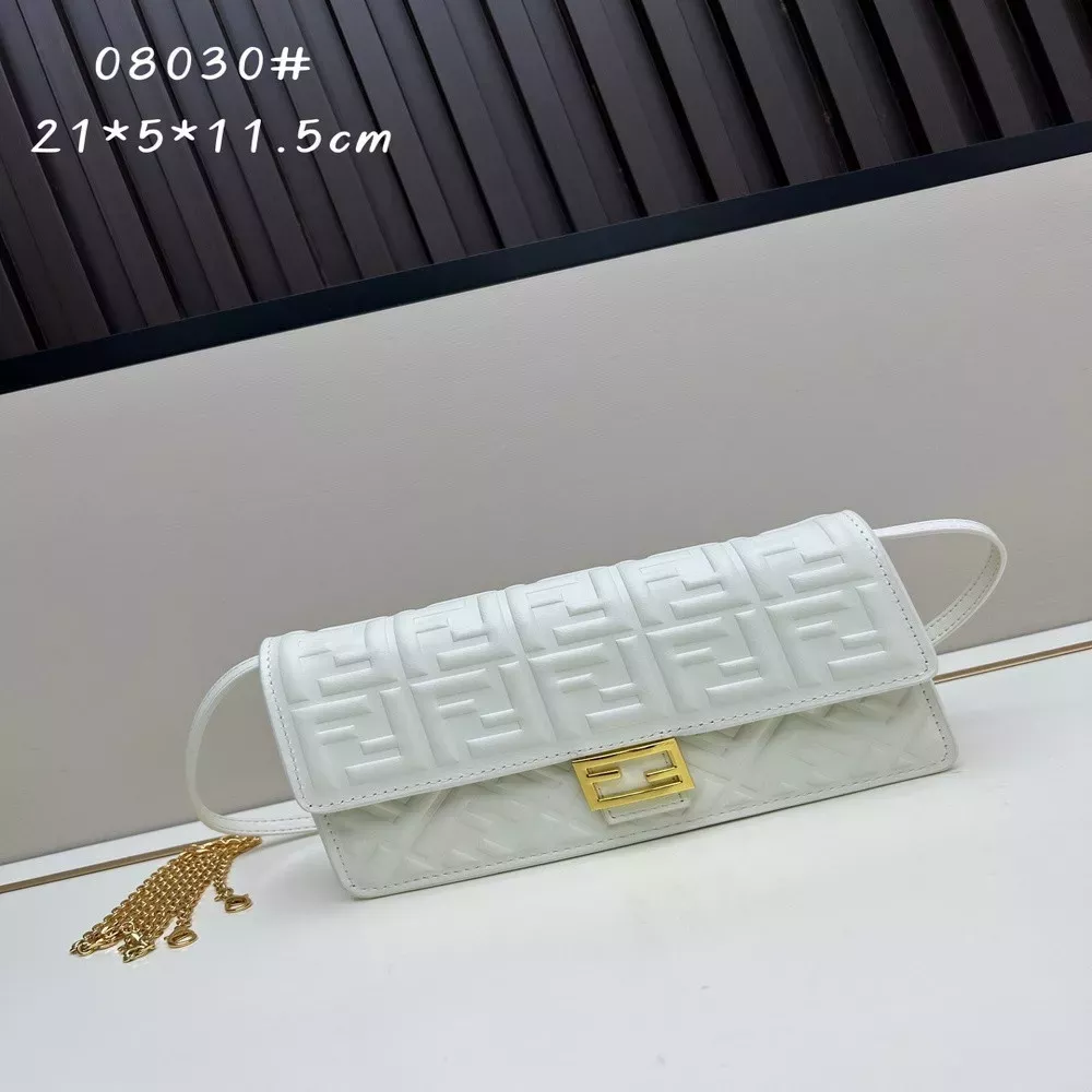 펜디 클래식 엠보 체인 투웨이 바게트백
