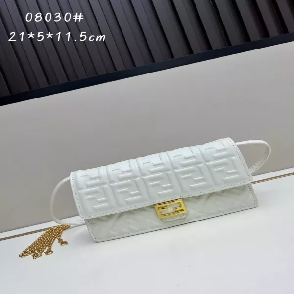 펜디 클래식 엠보 체인 투웨이 바게트백