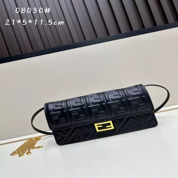 펜디 클래식 엠보 더블 스트랩 체인 바게트백