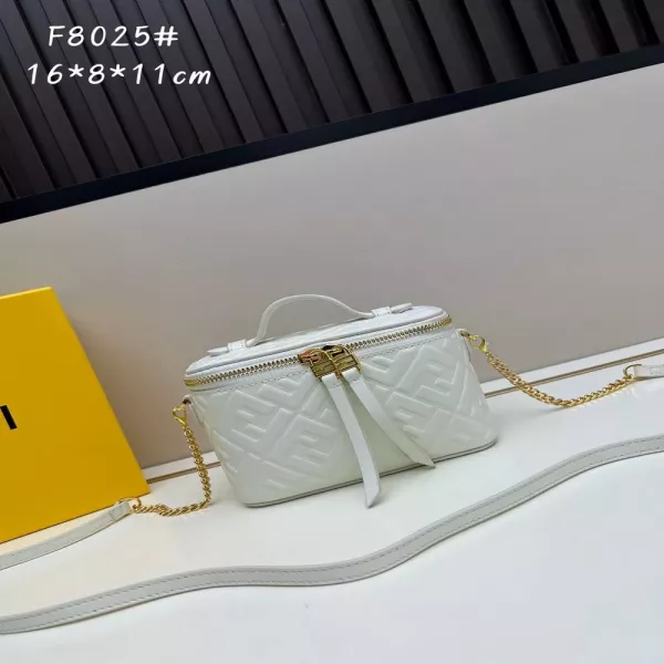 펜디 양가죽 엠보 금장 잠금 미니 체인백