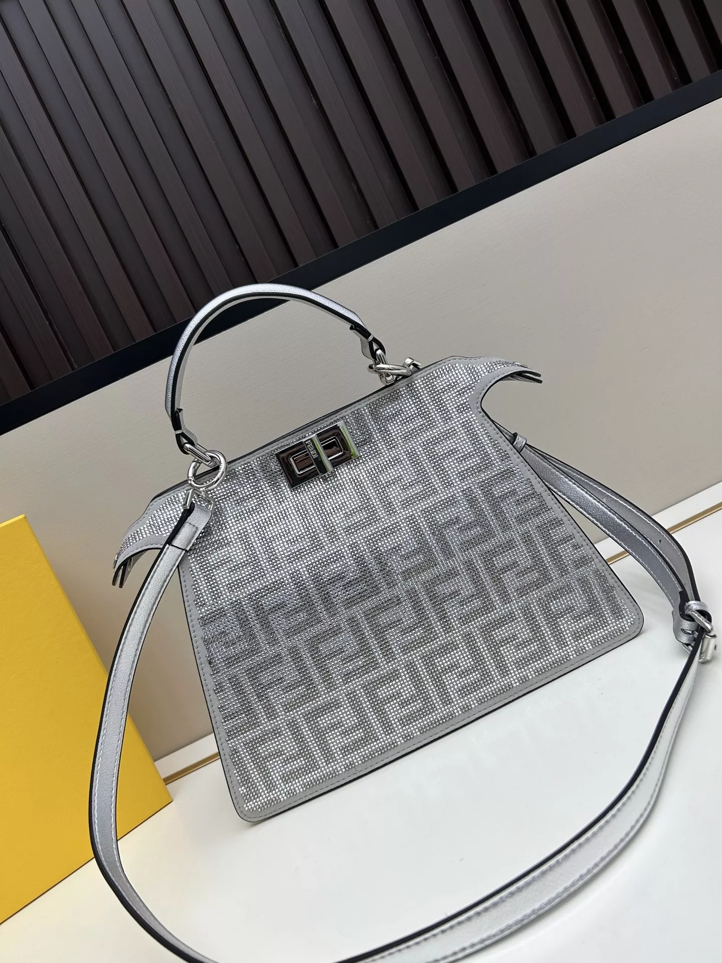 펜디 피카부 아이씨유 더블 FF 풀 스톤 토트백 상세 이미지 3