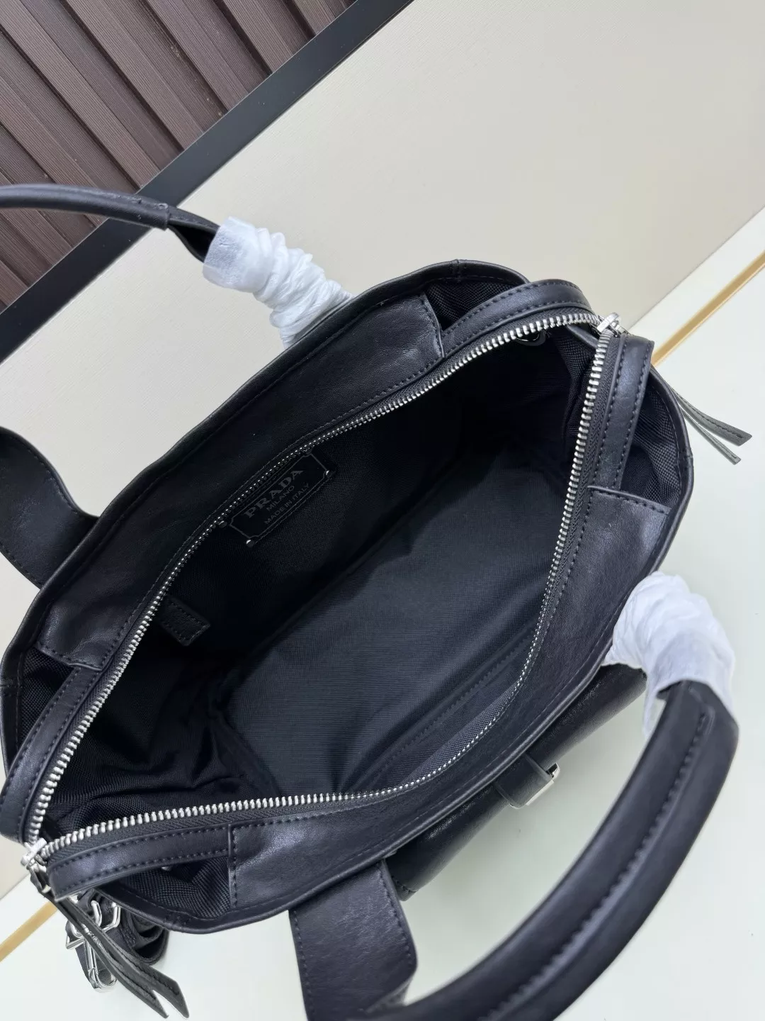 프라다 루트 캔버스 카프스킨 포켓 토트백 상세 이미지 7