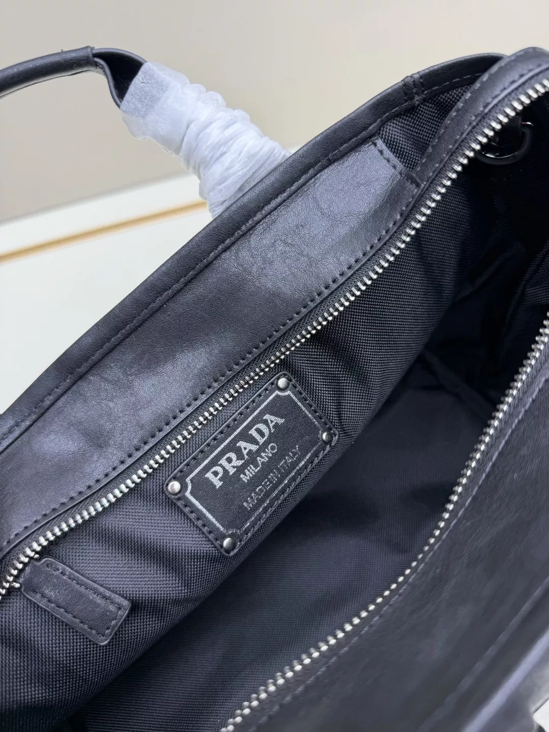 프라다 루트 캔버스 카프스킨 포켓 토트백 상세 이미지 8