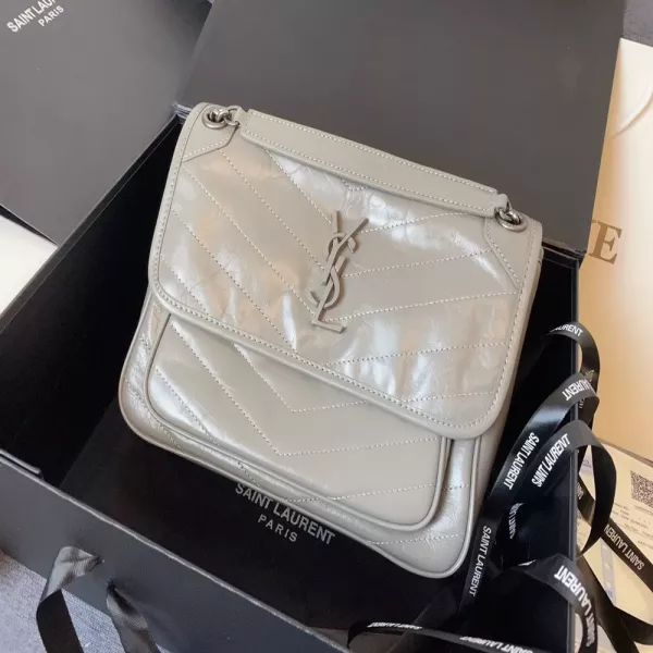 입생로랑 모노그램 플랩 체인 레더 숄더백