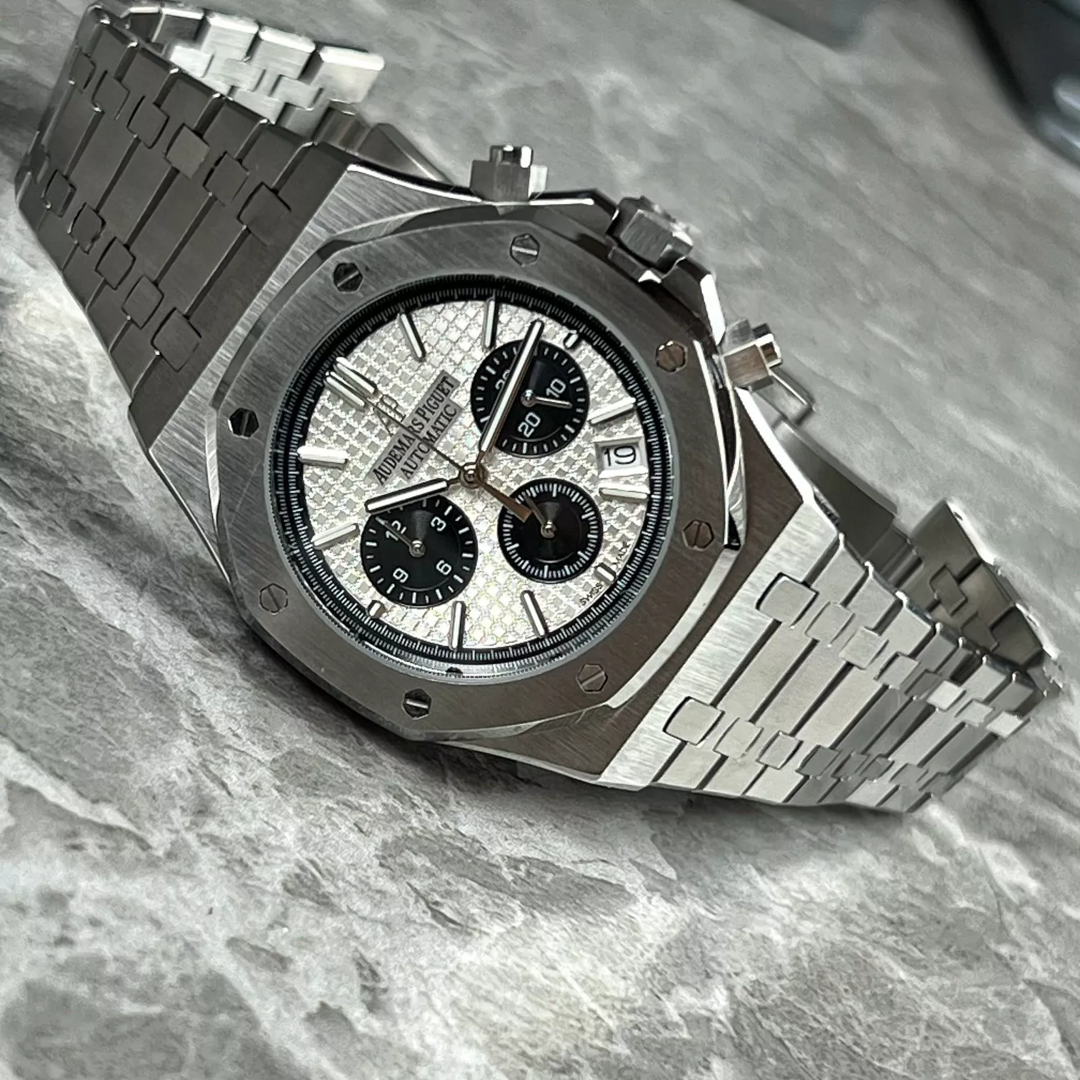 오데마피게 로열오크 41mm 스테인리스 오토매틱 크로노그래프 워치 상세 이미지 2