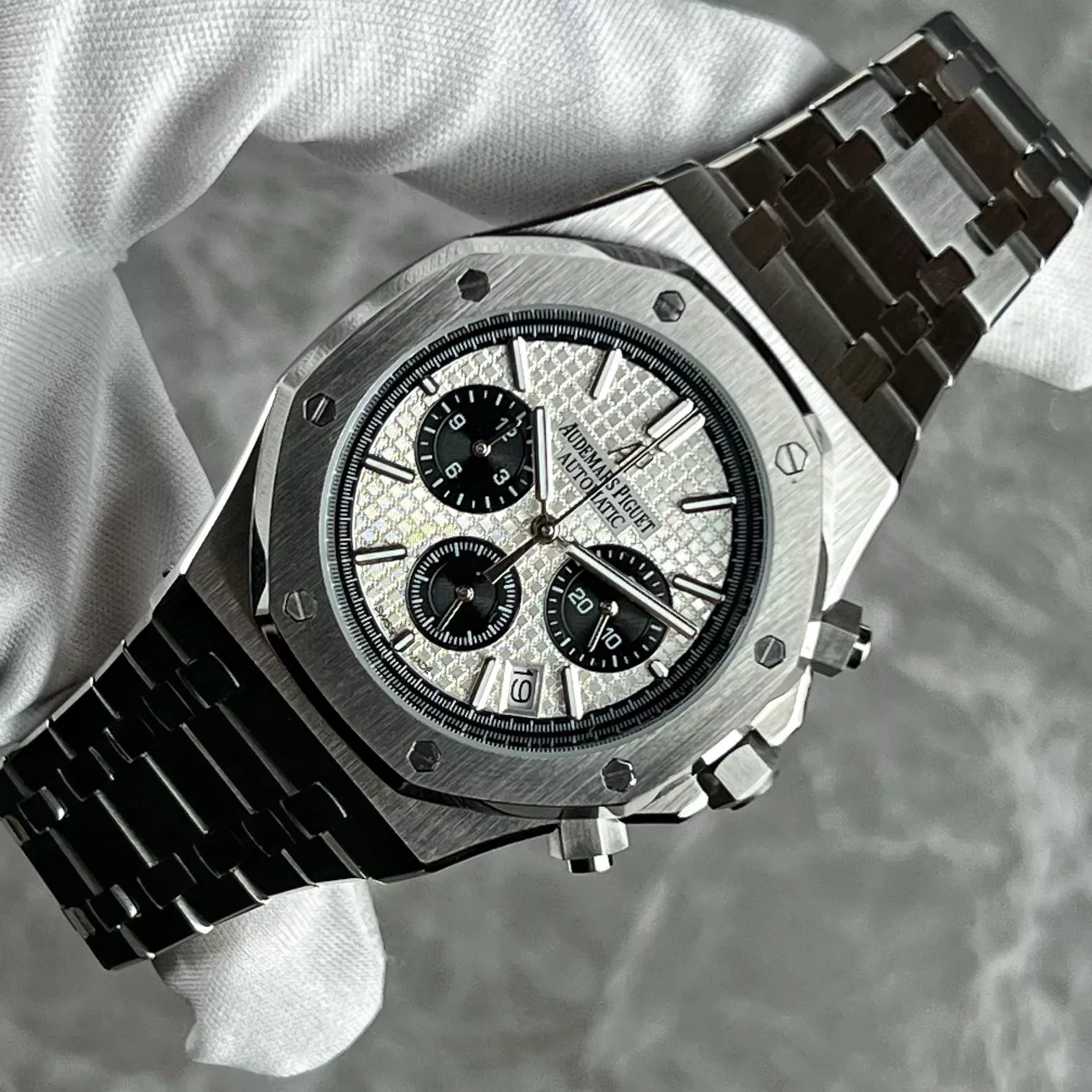 오데마피게 로열오크 41mm 스테인리스 오토매틱 크로노그래프 워치 상세 이미지 1