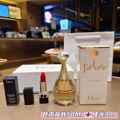디올 자도르 오드퍼퓸 50ml 매트 999 립스틱 기프트 세트