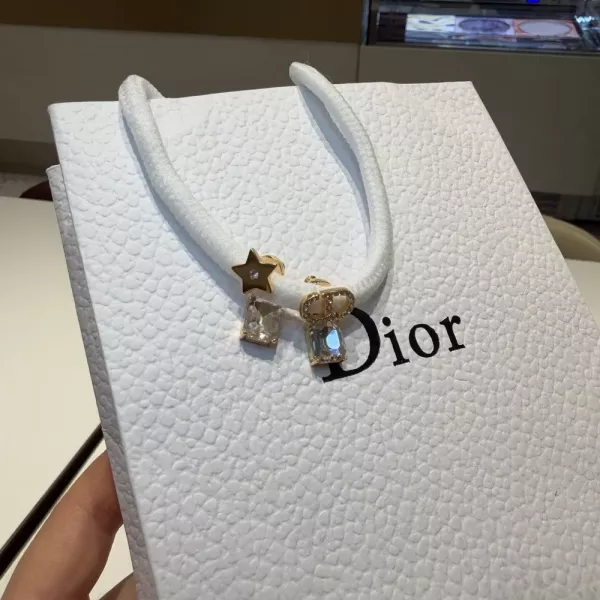 디올 비대칭 CD 스타 큐빅 이어링