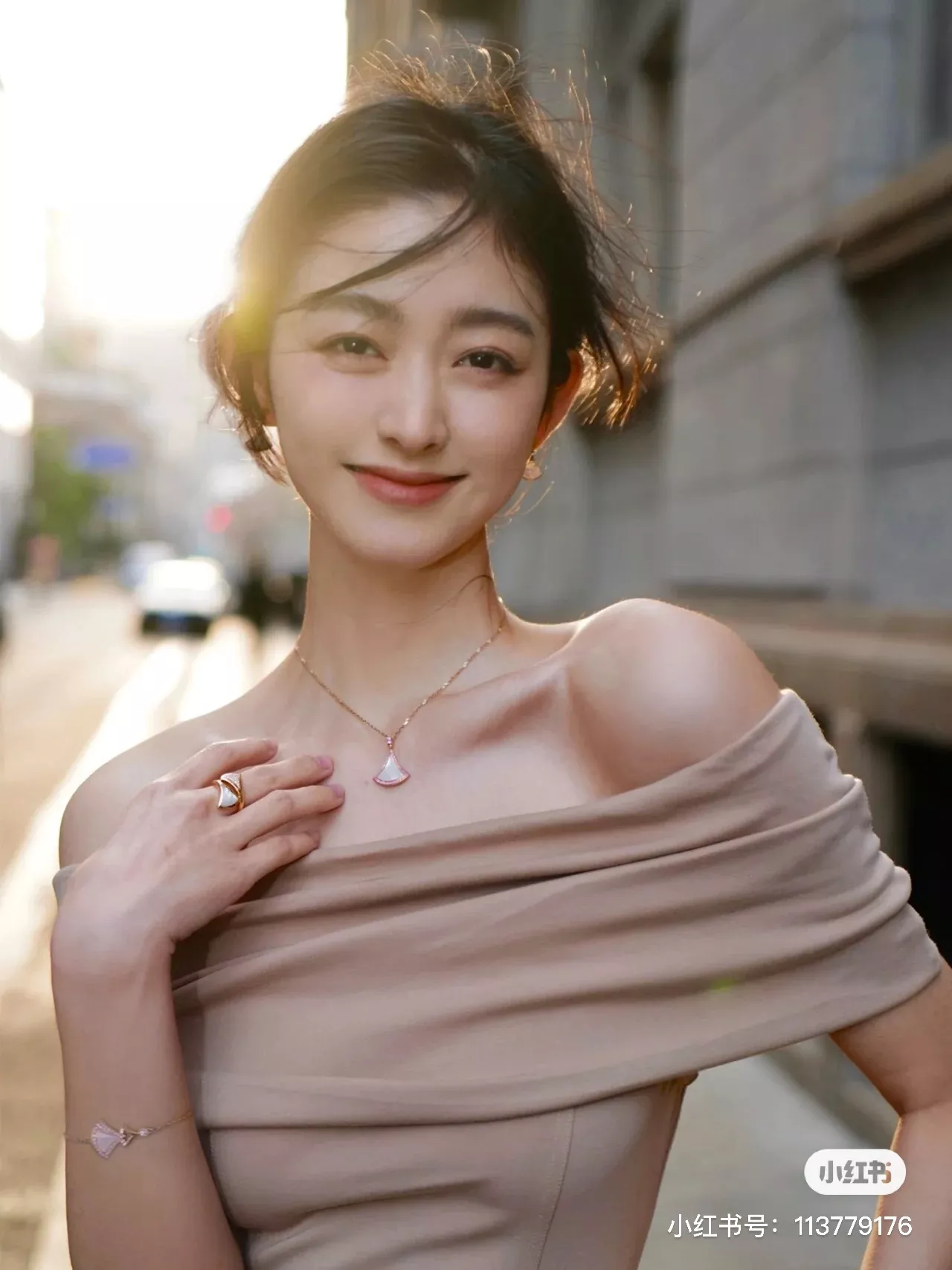 불가리 디바스 드림 화이트 마더오브펄 팬 모티프 목걸이 상세 이미지 9