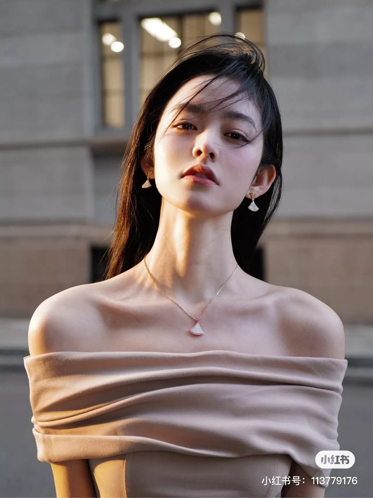 불가리 디바스 드림 화이트 마더오브펄 팬 모티프 목걸이 상세 이미지 8