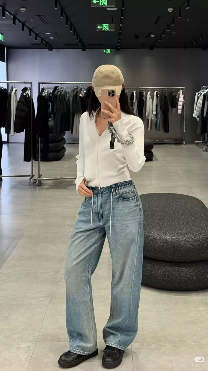 알렉산더왕 스톤 장식 드로스트링 배럴핏 데님 팬츠 상세 이미지 60