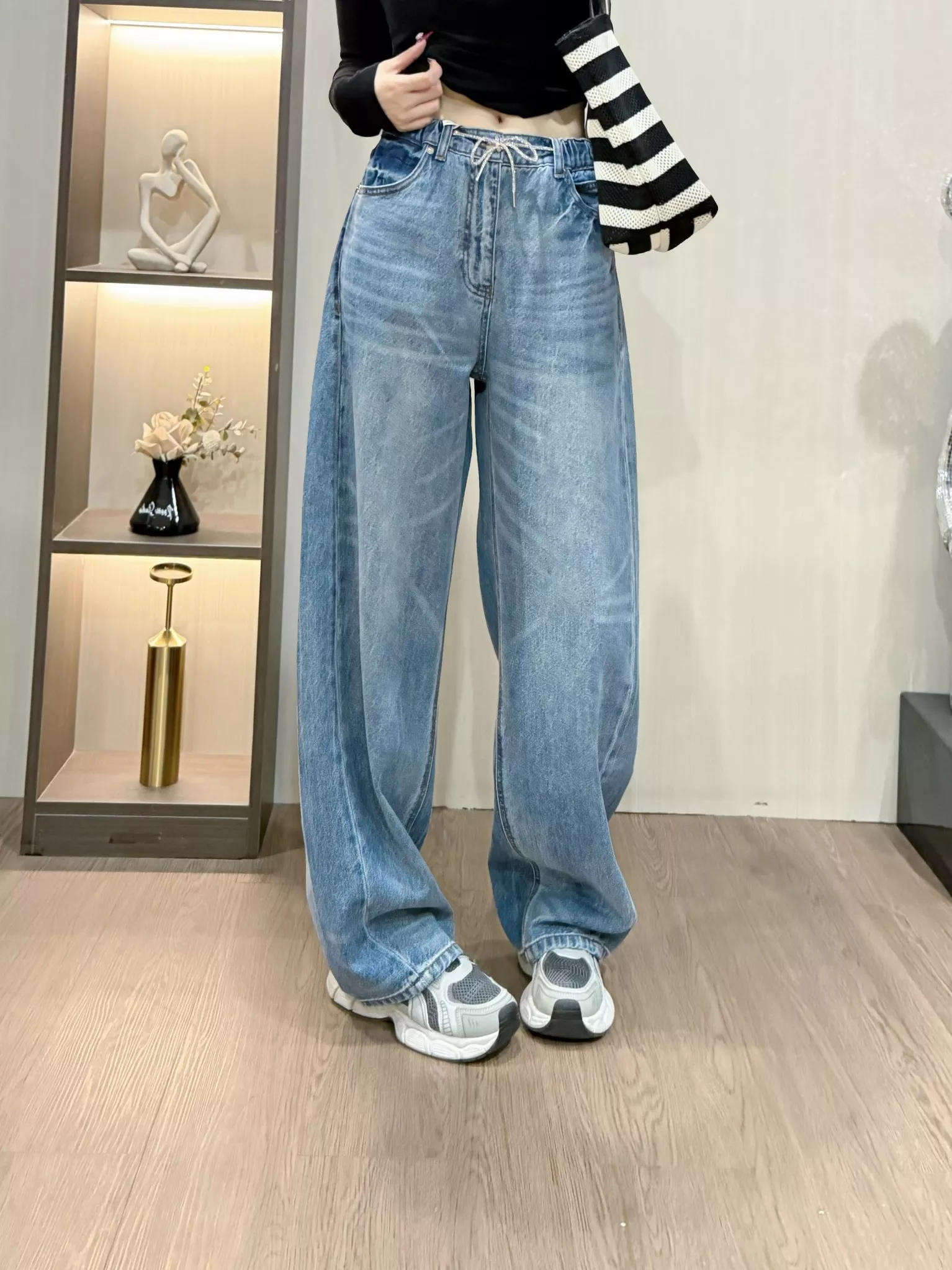 알렉산더왕 스톤 장식 드로스트링 배럴핏 데님 팬츠 상세 이미지 40