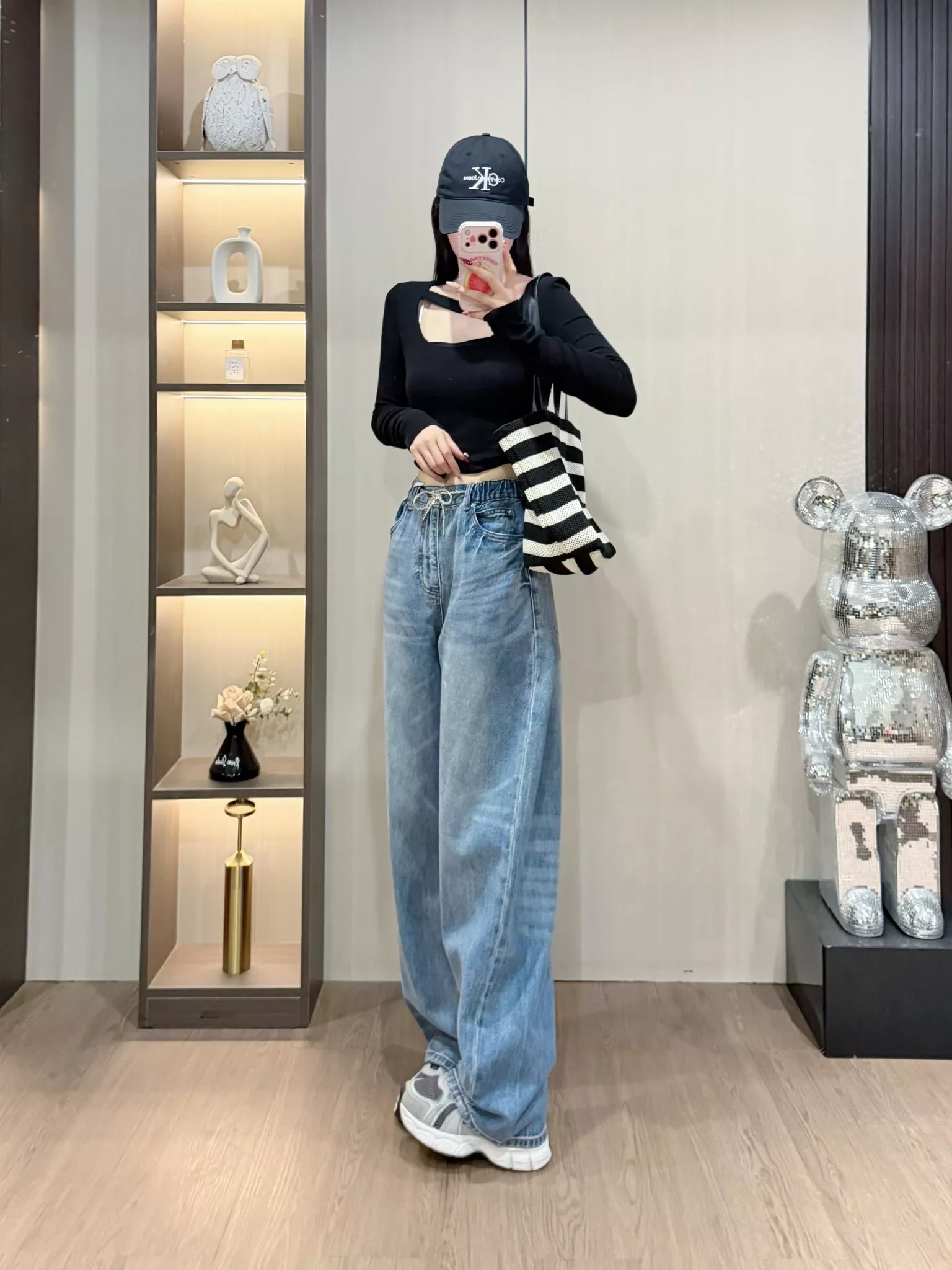 알렉산더왕 스톤 장식 드로스트링 배럴핏 데님 팬츠 상세 이미지 39