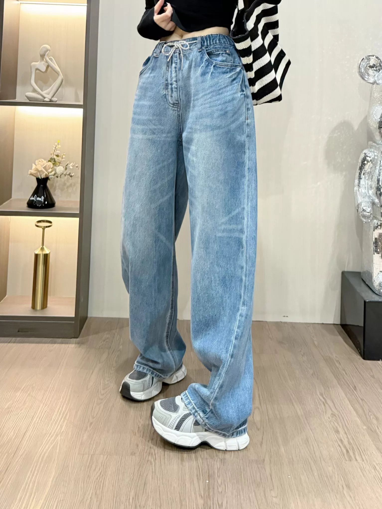 알렉산더왕 스톤 장식 드로스트링 배럴핏 데님 팬츠 상세 이미지 44