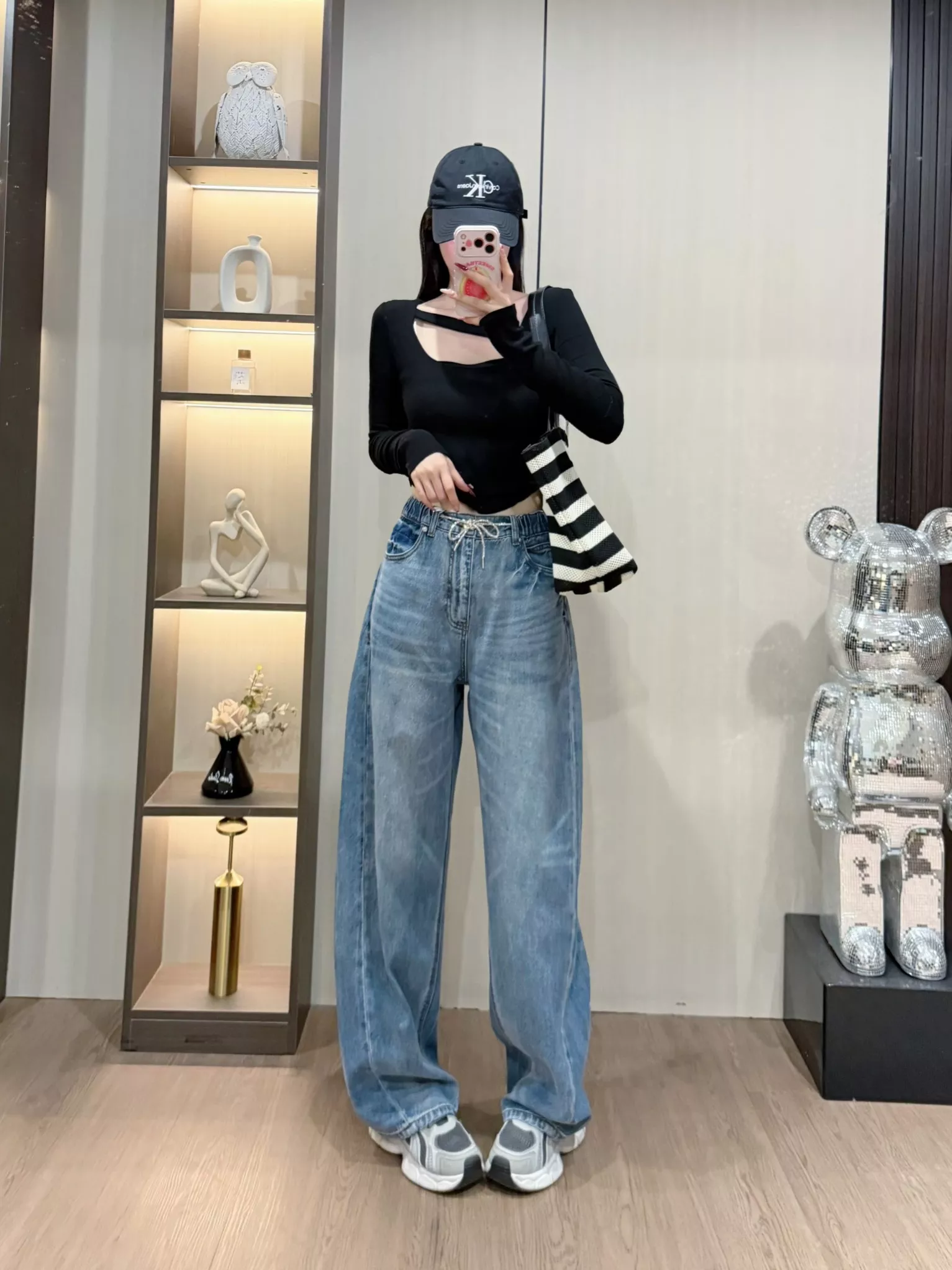 알렉산더왕 스톤 장식 드로스트링 배럴핏 데님 팬츠 상세 이미지 38