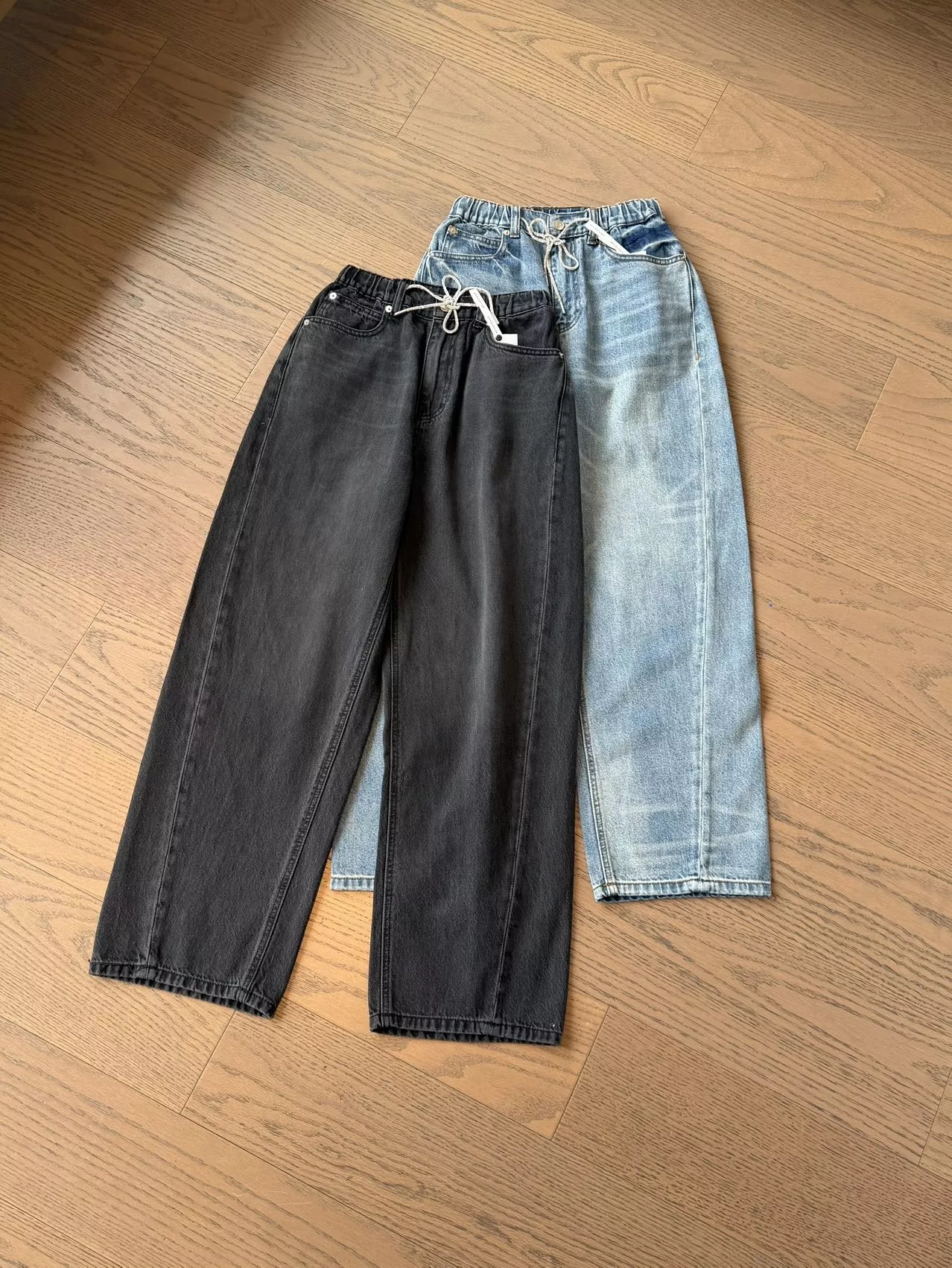 알렉산더왕 스톤 장식 드로스트링 배럴핏 데님 팬츠 상세 이미지 8