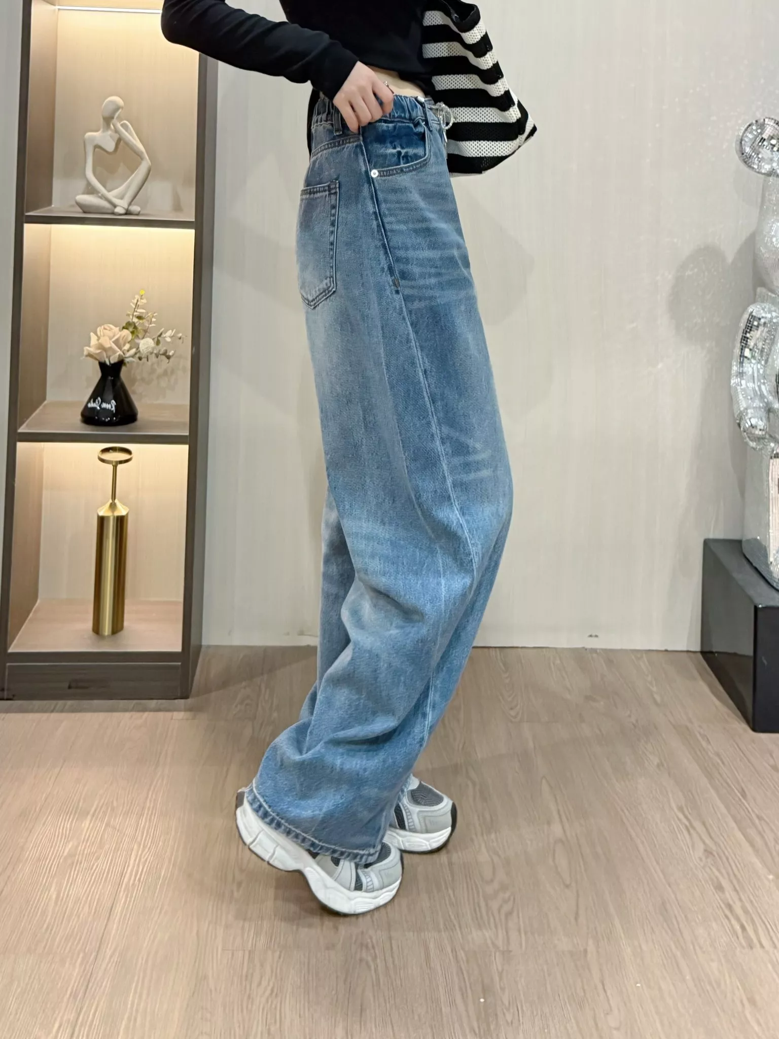 알렉산더왕 스톤 장식 드로스트링 배럴핏 데님 팬츠 상세 이미지 43