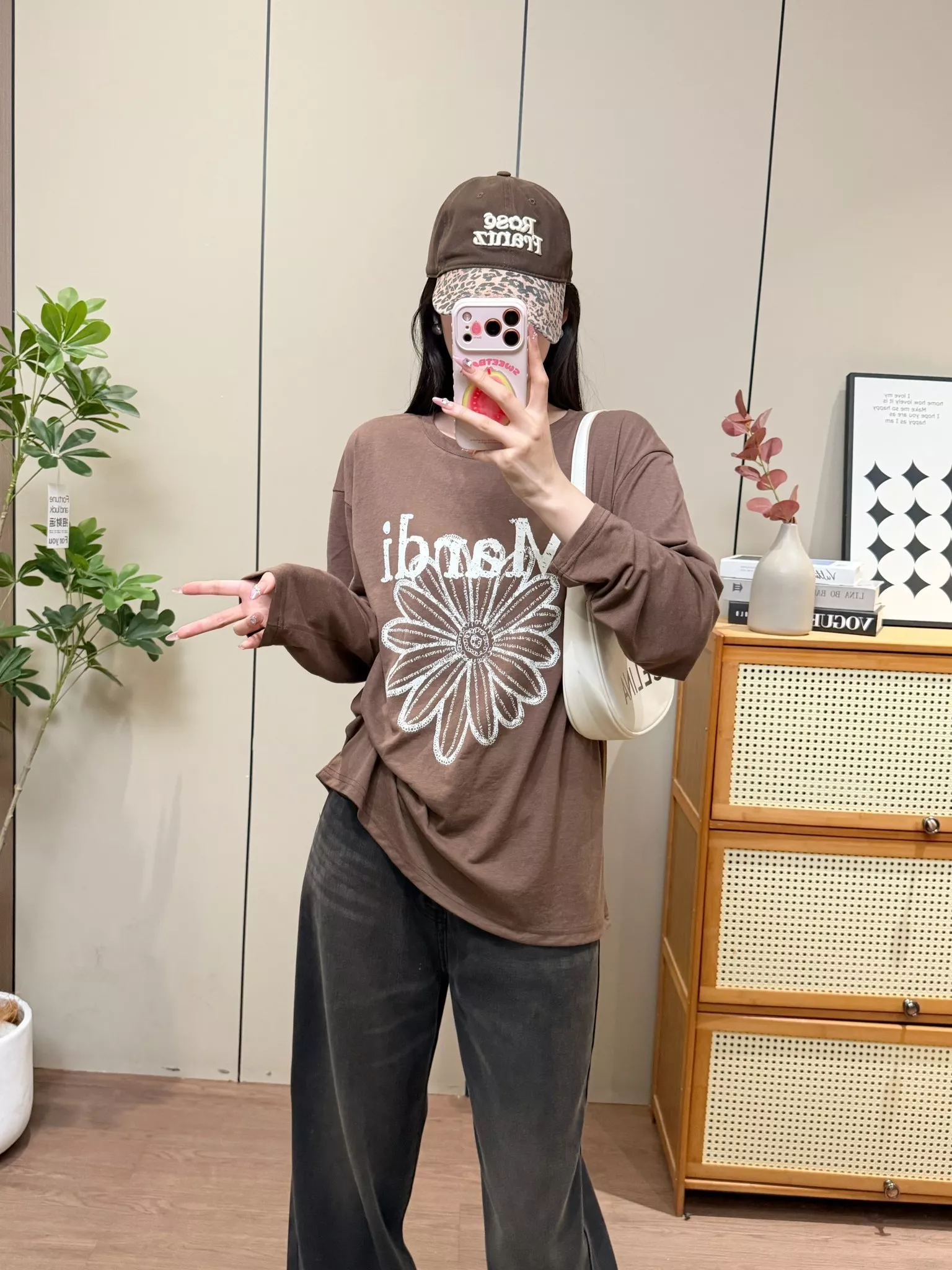 마르디 플라워 레터링 프린트 루즈핏 자외선 차단 긴소매 티셔츠 상세 이미지 35