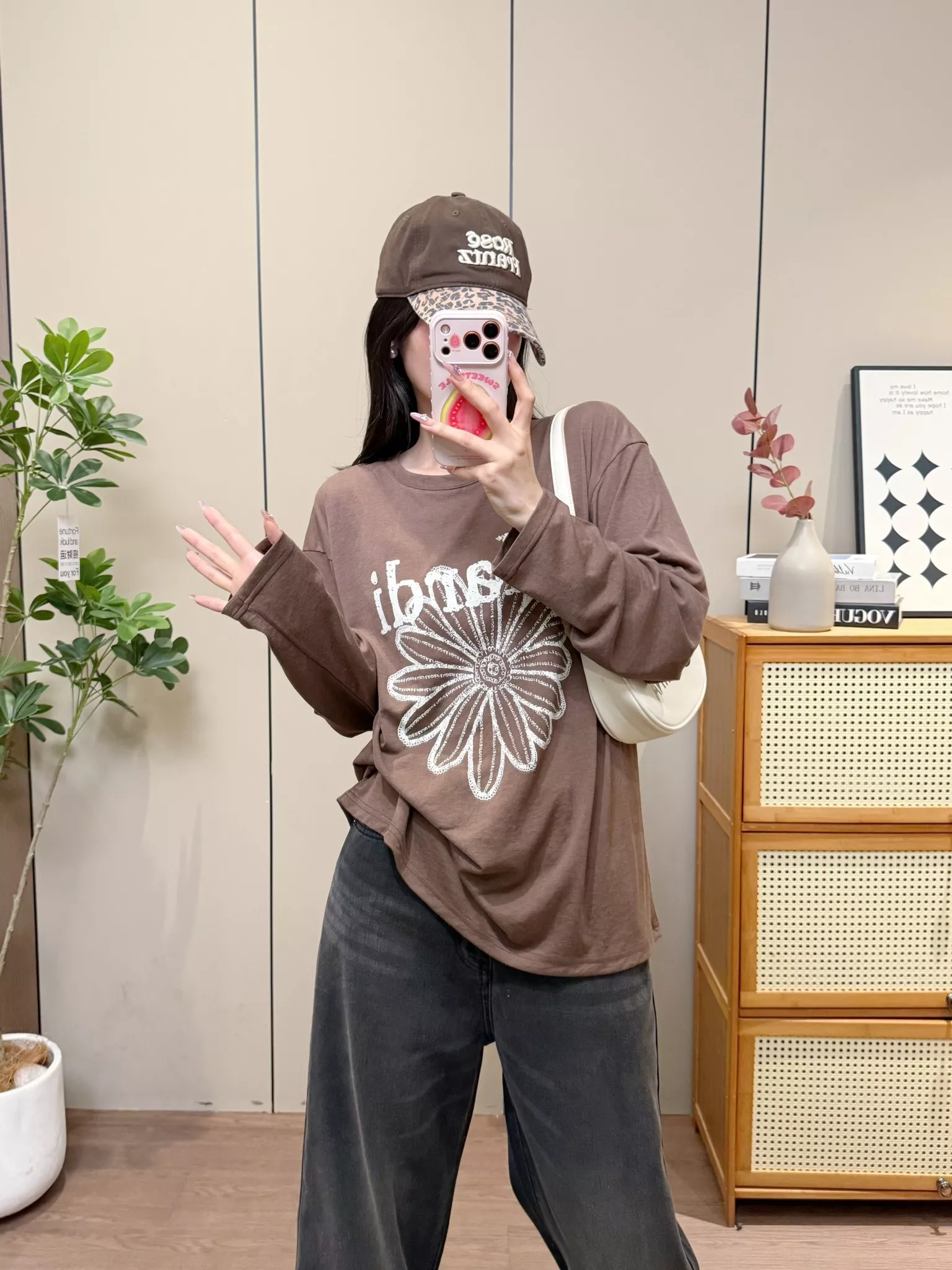 마르디 플라워 레터링 프린트 루즈핏 자외선 차단 긴소매 티셔츠 상세 이미지 37