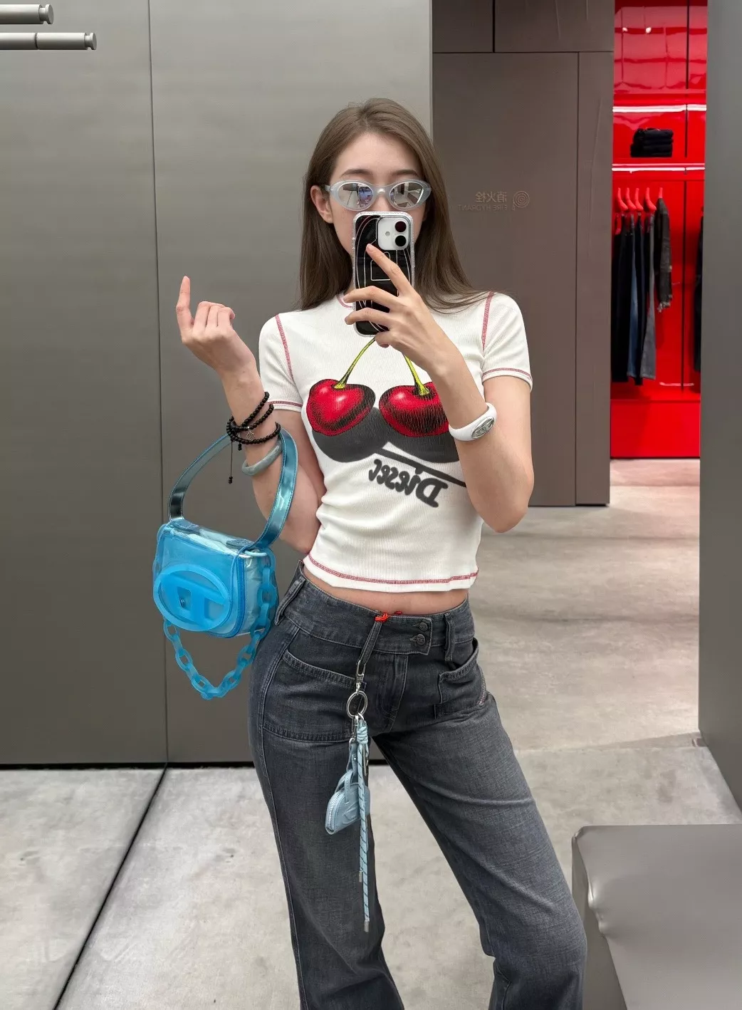 디젤 체리 핸드드로잉 배색 스티치 슬림 반소매 티셔츠 상세 이미지 25