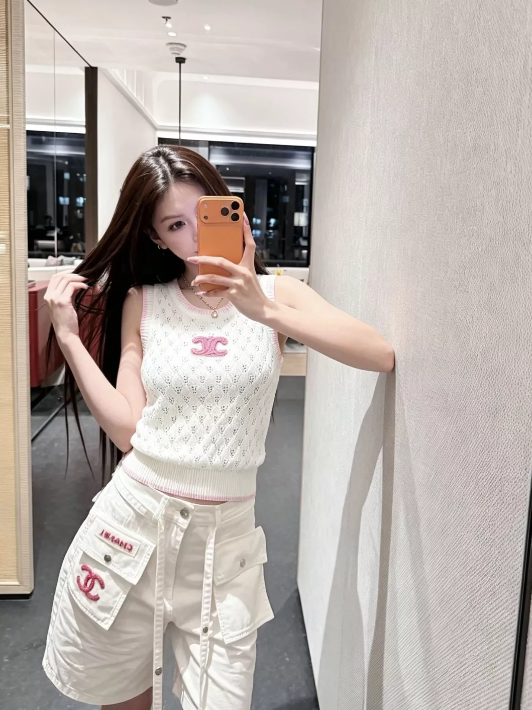 셀린느 트리오페 로고 펀칭 다이아 패턴 민소매 니트 상세 이미지 10