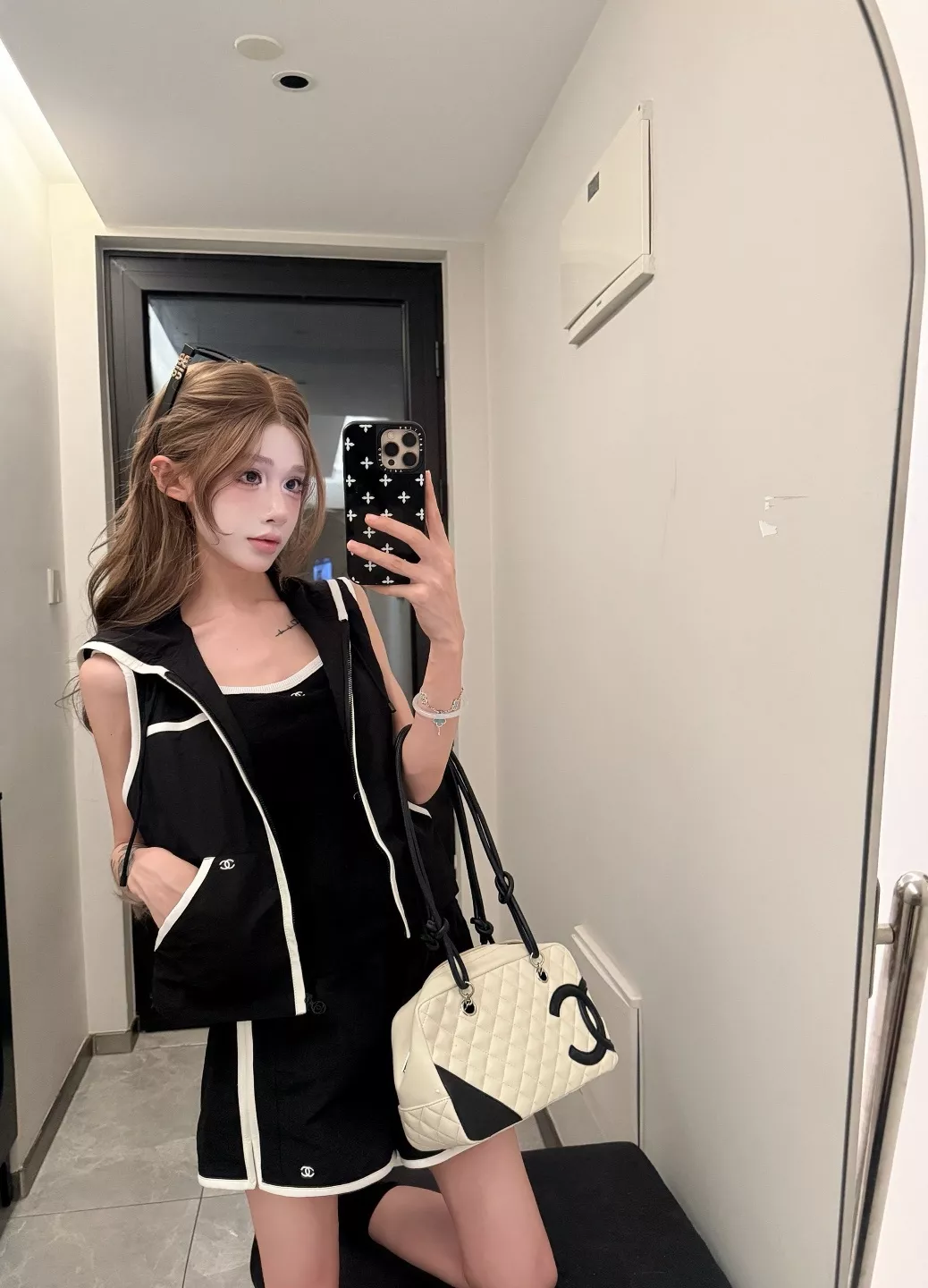 샤넬 코코 비치 배색 후드 베스트 쇼츠 세트 상세 이미지 27