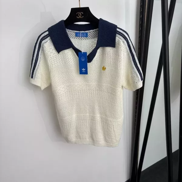 아디다스 삼선 자수 배색 카라 펀칭 반소매 니트